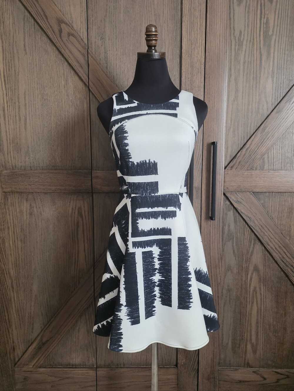 HUNTER BELL Black & White Graphic Fit-and-Flare Mini Dress